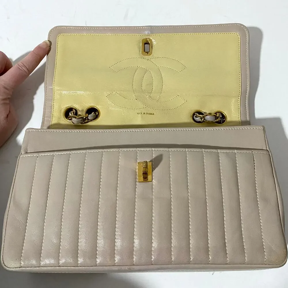 Chanel Medium Flap Bag Classic Vintage 2.55 Cream Handbag Vertical Quilted